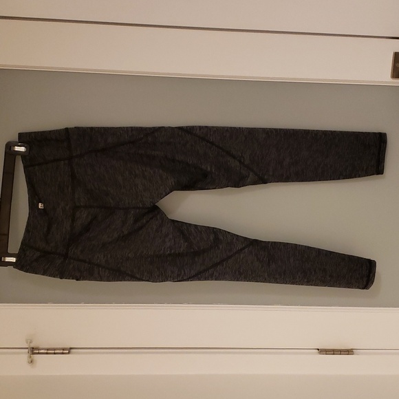 Capri Length Exercise Pants/Leggings - Picture 4 of 6